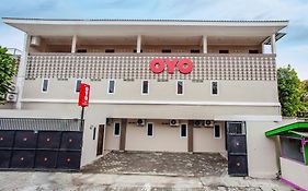 OYO 134 Lg Residence Near RS Brawijaya Kota Surabaya